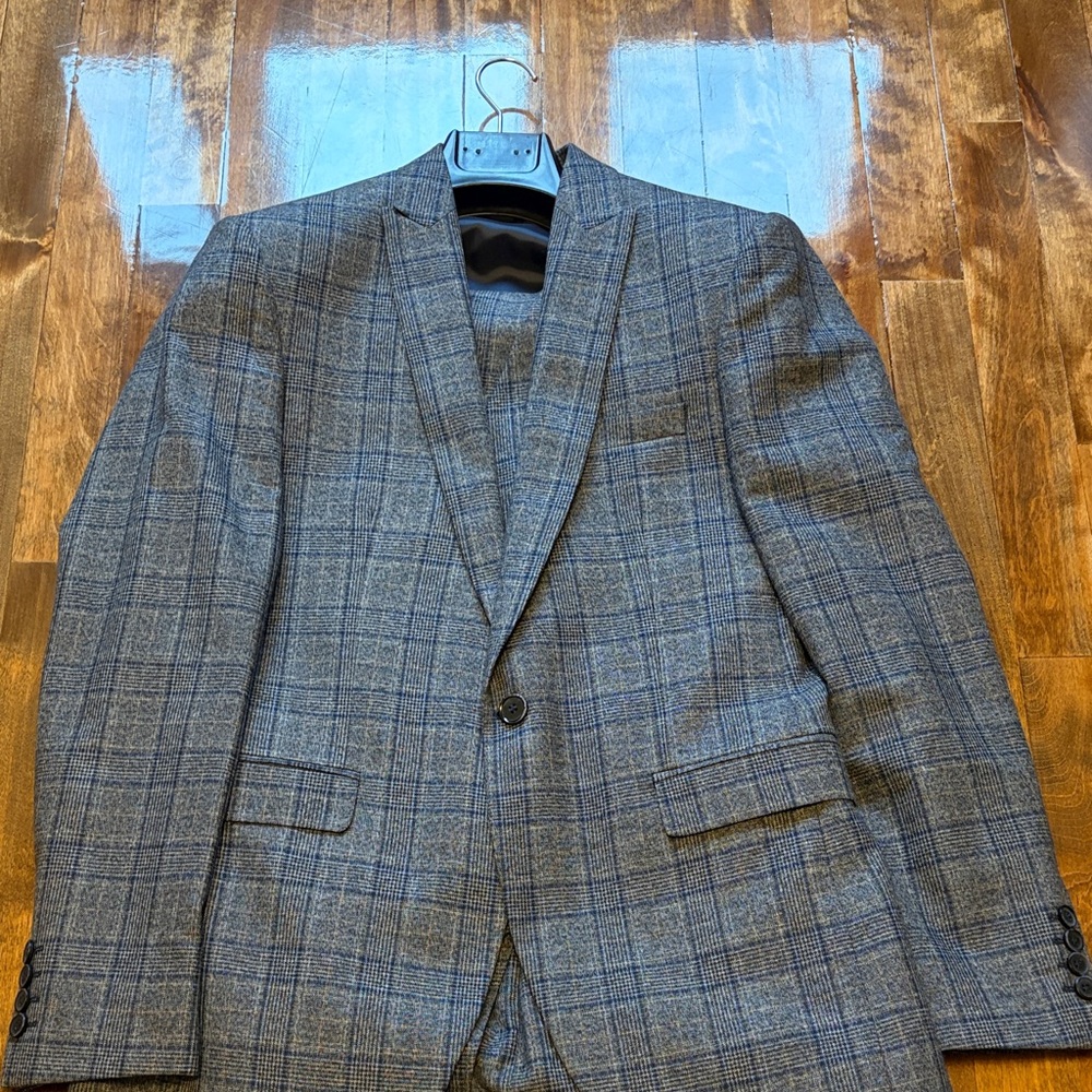 Men’s grey &blue Checkered 3 pc suit jacket , vest and pant Pants are slim fit